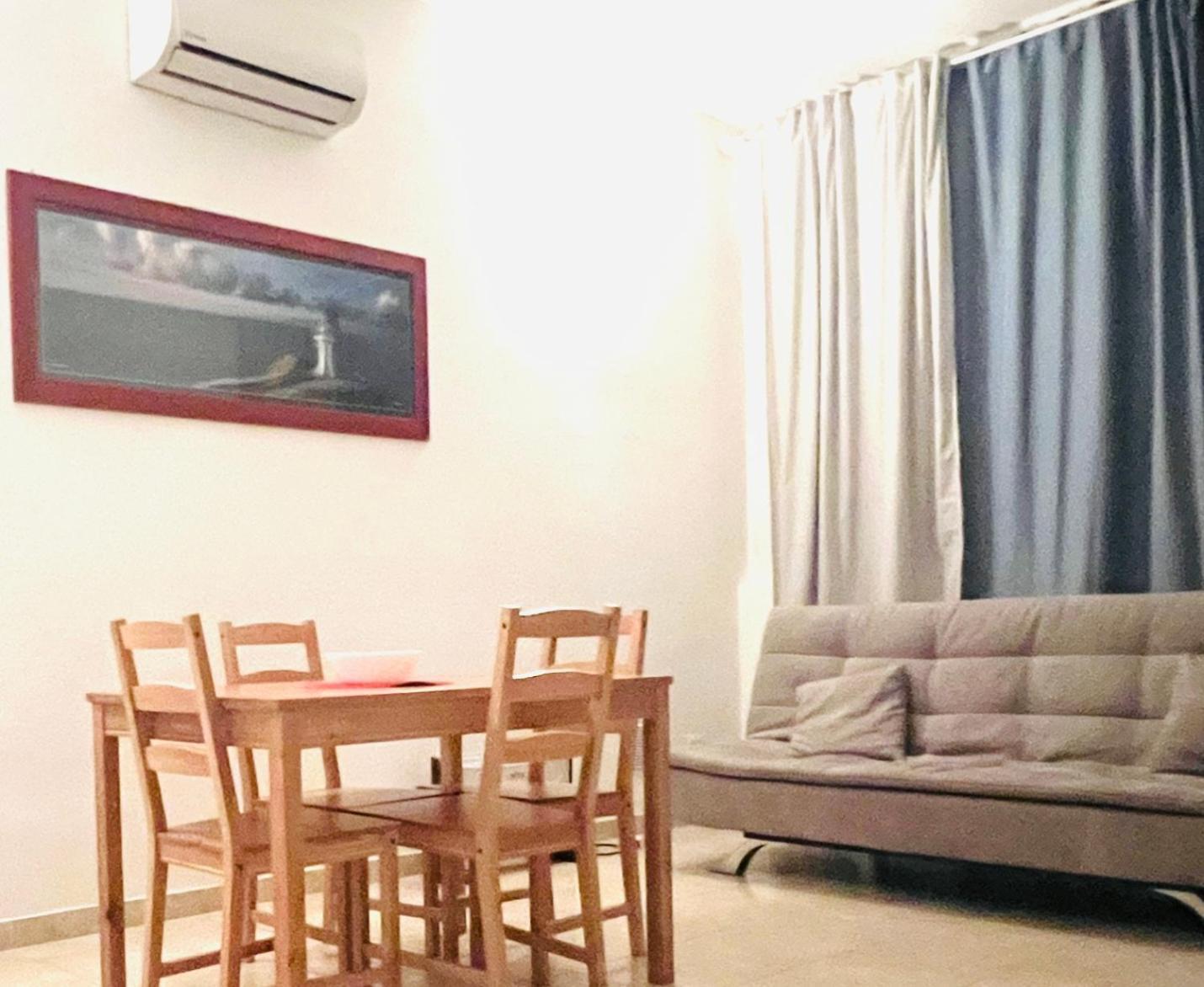 Flats With Parking In City Close To The Red Metro Appartement *